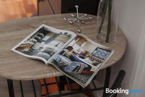Heart Of Sandringham Apartment By Ready Set Host - New Castle Holiday 5