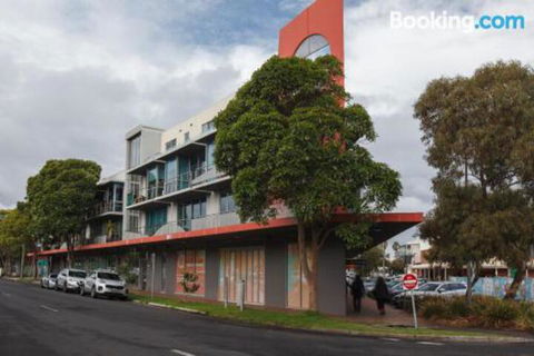 Heart Of Sandringham Apartment By Ready Set Host - New Castle Holiday 2