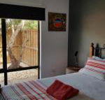 Red Ochre  Large 1BR with Private Courtyard - New Castle Holiday