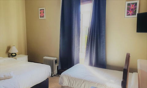 Shamrock Hotel Greenbushes - New Castle Holiday 6