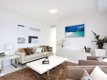 Panoramic Views At Sub Penthouse Apt - New Castle Holiday 6