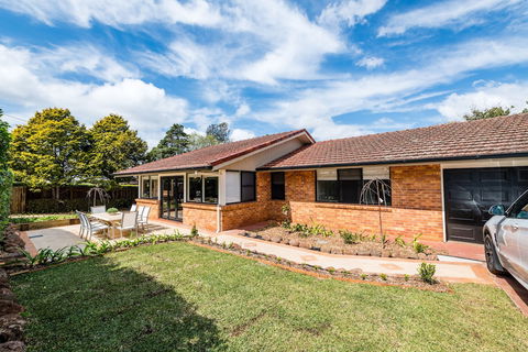 Hedge House- Luxury Space Style Location - New Castle Holiday 0