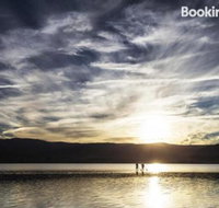 3 Lakeview Plaza - New Castle Holiday