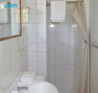 4 Lakeview Plaza - New Castle Holiday