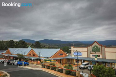 6 Lakeview Plaza - New Castle Holiday 2