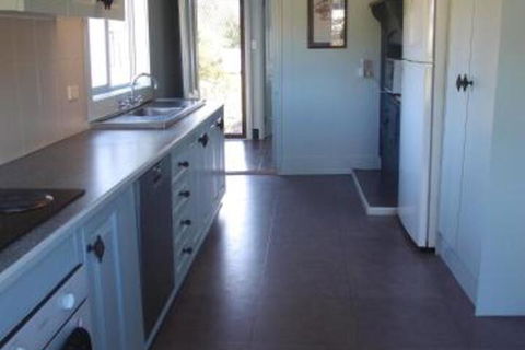 Old Schoolmasters Cottage On The Barrington River - New Castle Holiday 5