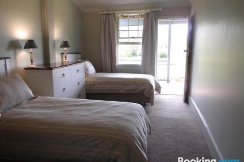 Old Schoolmasters Cottage On The Barrington River - New Castle Holiday 6