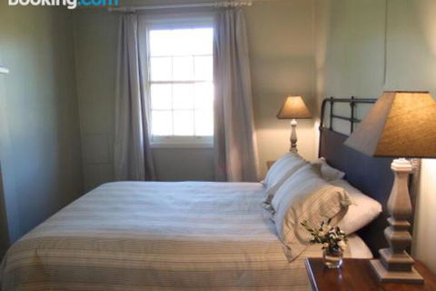 Old Schoolmasters Cottage On The Barrington River - New Castle Holiday 3