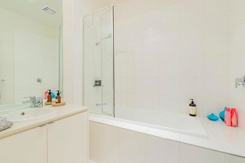 Stylish 3 Bedroom Condo - New Castle Holiday 6