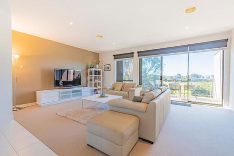 Stylish 3 Bedroom Condo - New Castle Holiday 2