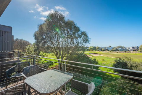 Stylish 3 Bedroom Condo - New Castle Holiday 5