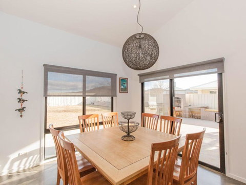 26 Twynam Street - New Castle Holiday 5