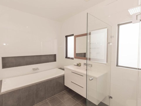 26 Twynam Street - New Castle Holiday 2