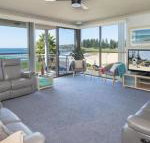 At The Beach Kiama Surf Beach at your doorstep - New Castle Holiday