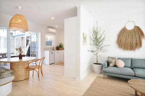 Pine At Arlos Refined Luxury In Glenelg - New Castle Holiday 1