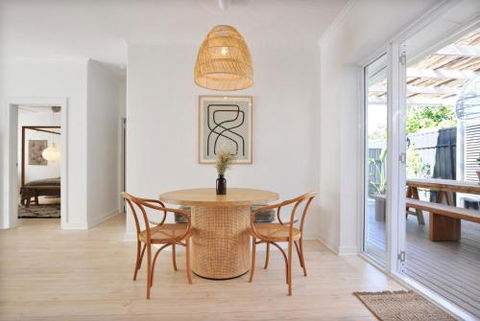Pine At Arlos Refined Luxury In Glenelg - New Castle Holiday 5