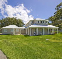 Echo Beach House 16 Reflections Dr Luxurious House with Magnificent Pool  Ducted Air - New Castle Holiday