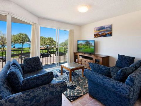 Kings Beach Ocean Front Views Private Balcony Overlooking Kings Beach - New Castle Holiday 3