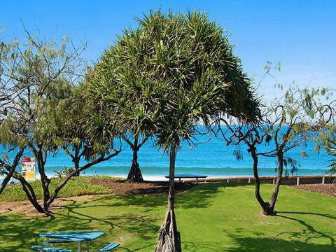 Kings Beach Ocean Front Views Private Balcony Overlooking Kings Beach - New Castle Holiday 4