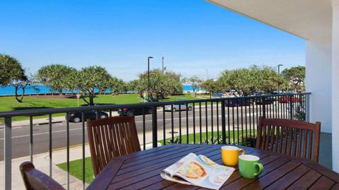 Kings Beach Ocean Front Views Private Balcony Overlooking Kings Beach - New Castle Holiday 0