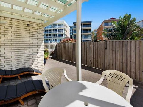 Kings Beach Ocean Front Views Private Balcony Overlooking Kings Beach - New Castle Holiday 1