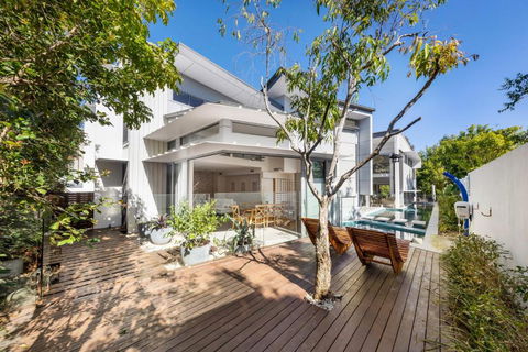 Ultimate Light & Space Noosa Heads - New Castle Holiday 5