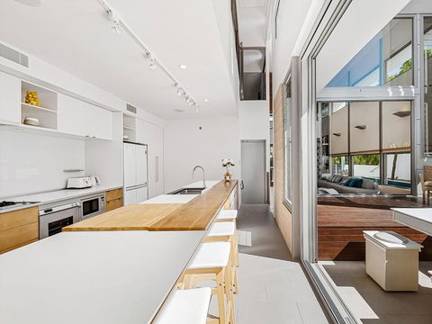 Ultimate Light & Space Noosa Heads - New Castle Holiday 6