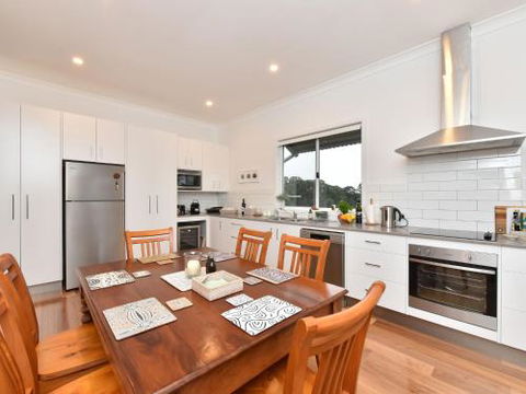 Kinloch Cottage Renovated To New On Daisy Hill Vineyard - New Castle Holiday 0