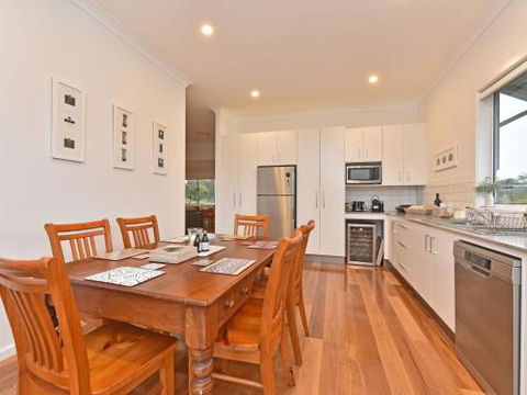 Kinloch Cottage Renovated To New On Daisy Hill Vineyard - New Castle Holiday 5
