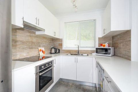 Salty Kisses Holiday House - New Castle Holiday 4