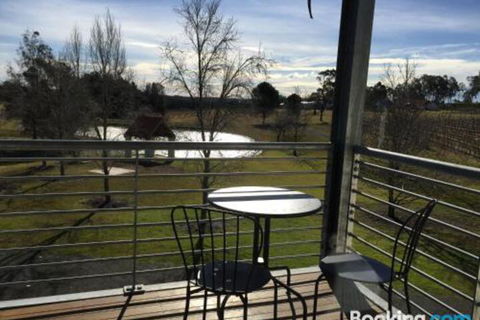 Travertines Wines Apartment - New Castle Holiday 4