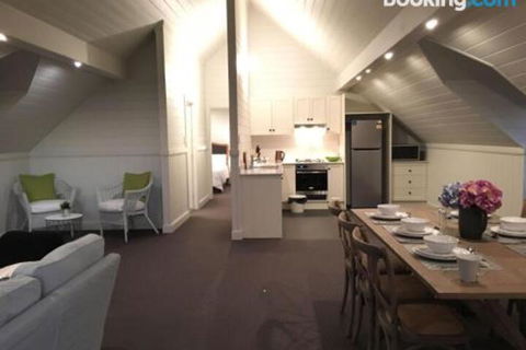 Travertines Wines Apartment - New Castle Holiday 1