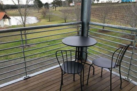 Travertines Wines Apartment - New Castle Holiday 5