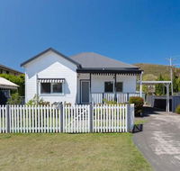 Escape to the Cottage 68 Tomaree Rd boat parking  WIFI - New Castle Holiday