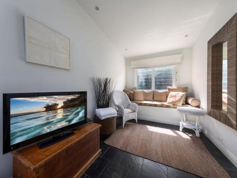 THE BEACH HOUSE Gerroa 4pm Check Out Sundays - New Castle Holiday 2