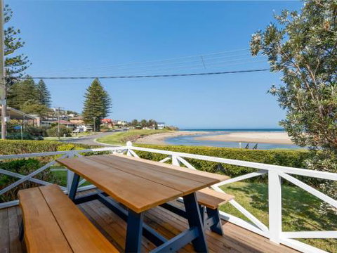 THE BEACH HOUSE Gerroa 4pm Check Out Sundays - New Castle Holiday 4