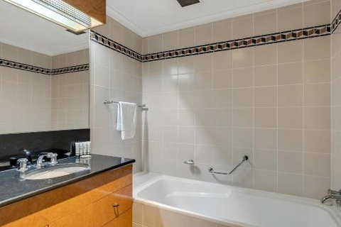 DREAM HARBOUR VIEW 2 BRM / GYM POOL & PARKING - New Castle Holiday 1
