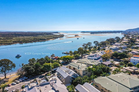 Panoramic River & Ocean Views Noosaville - New Castle Holiday 4