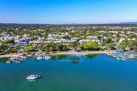 Panoramic River & Ocean Views Noosaville - New Castle Holiday 6