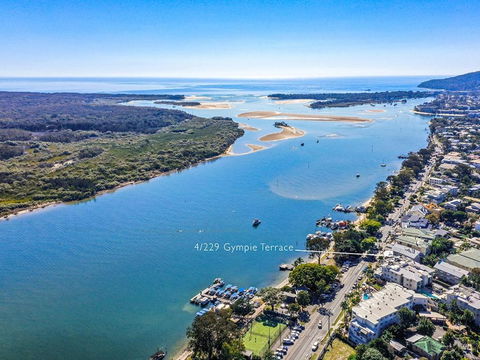 Panoramic River & Ocean Views Noosaville - New Castle Holiday 3