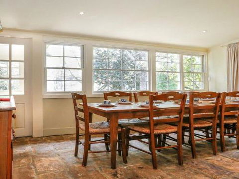 LAVENDER COTTAGE Alpine Southern Highlands 4pm Check Out Sundays - New Castle Holiday 4