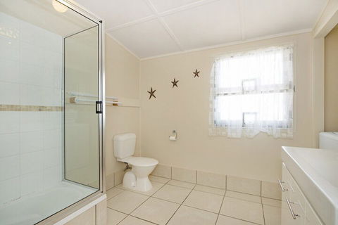 Close To Water Restaurants & Clubs Toorbul St. Bongaree - New Castle Holiday 6