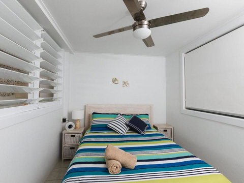 WHITE WAVES 4 ABSOLUTE BEACH FRONT STUDIO HASTINGS POINT - New Castle Holiday 3