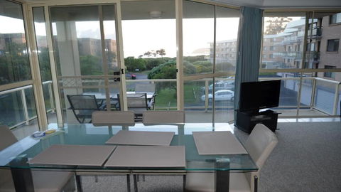 Seaspray Walk To The Beach! - New Castle Holiday 5