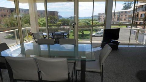 Seaspray Walk To The Beach! - New Castle Holiday 3