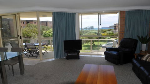 Seaspray Walk To The Beach! - New Castle Holiday 2