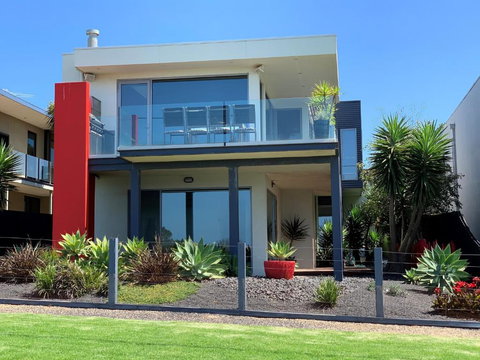 2 At 2 The Esplanade Ventnor - New Castle Holiday 3