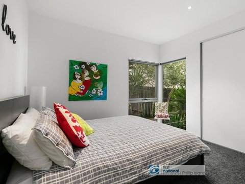 2 At 2 The Esplanade Ventnor - New Castle Holiday 1