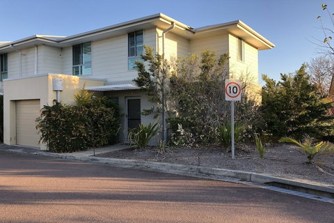 Pacific Blue 505-265 Sandy Point Road - New Castle Holiday 1