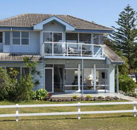 AMETHYST Gerringong 4pm Check Out Sundays - New Castle Holiday